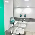 بيت شباب شباب ذا وايت توليب أمستردام