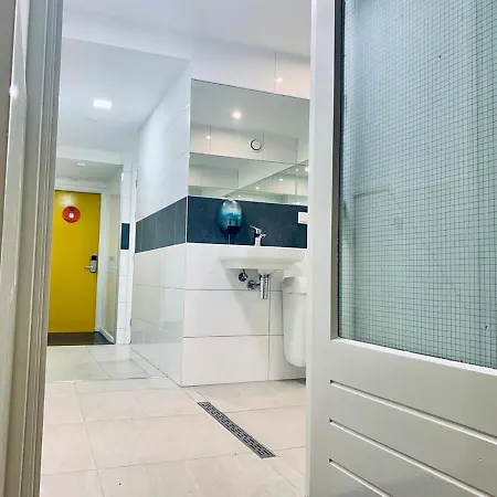 אכסניה The White Tulip *