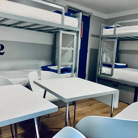 The White Tulip אכסניה *