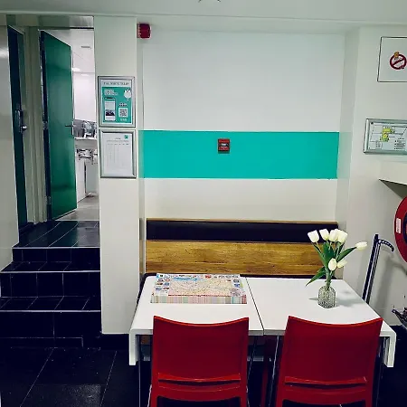 The White Tulip אכסניה *