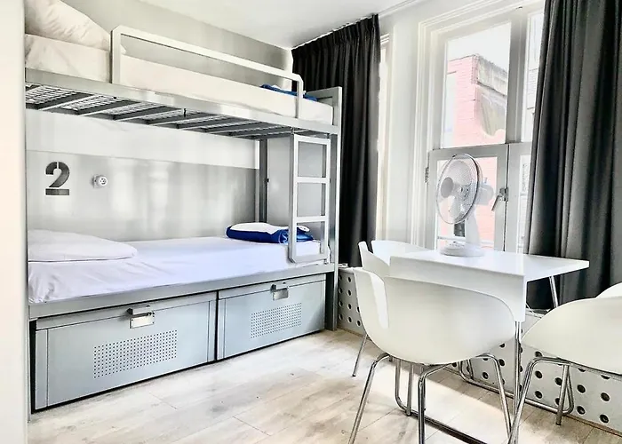 Hostel The White Tulip *