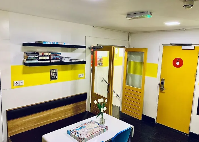 Hostel The White Tulip